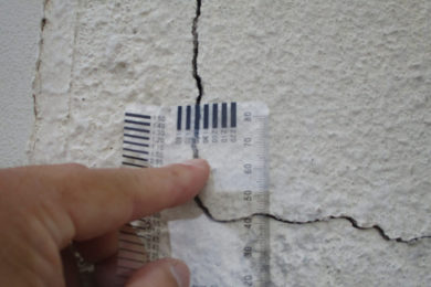 外壁のひび割れ