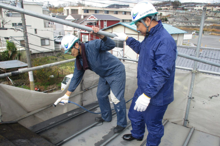 雨漏りのプロによる調査