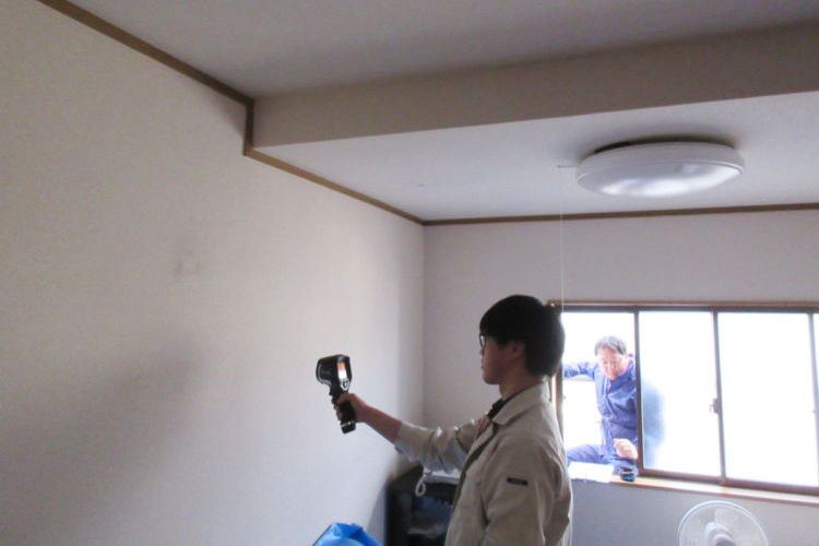 雨漏りのプロによる調査